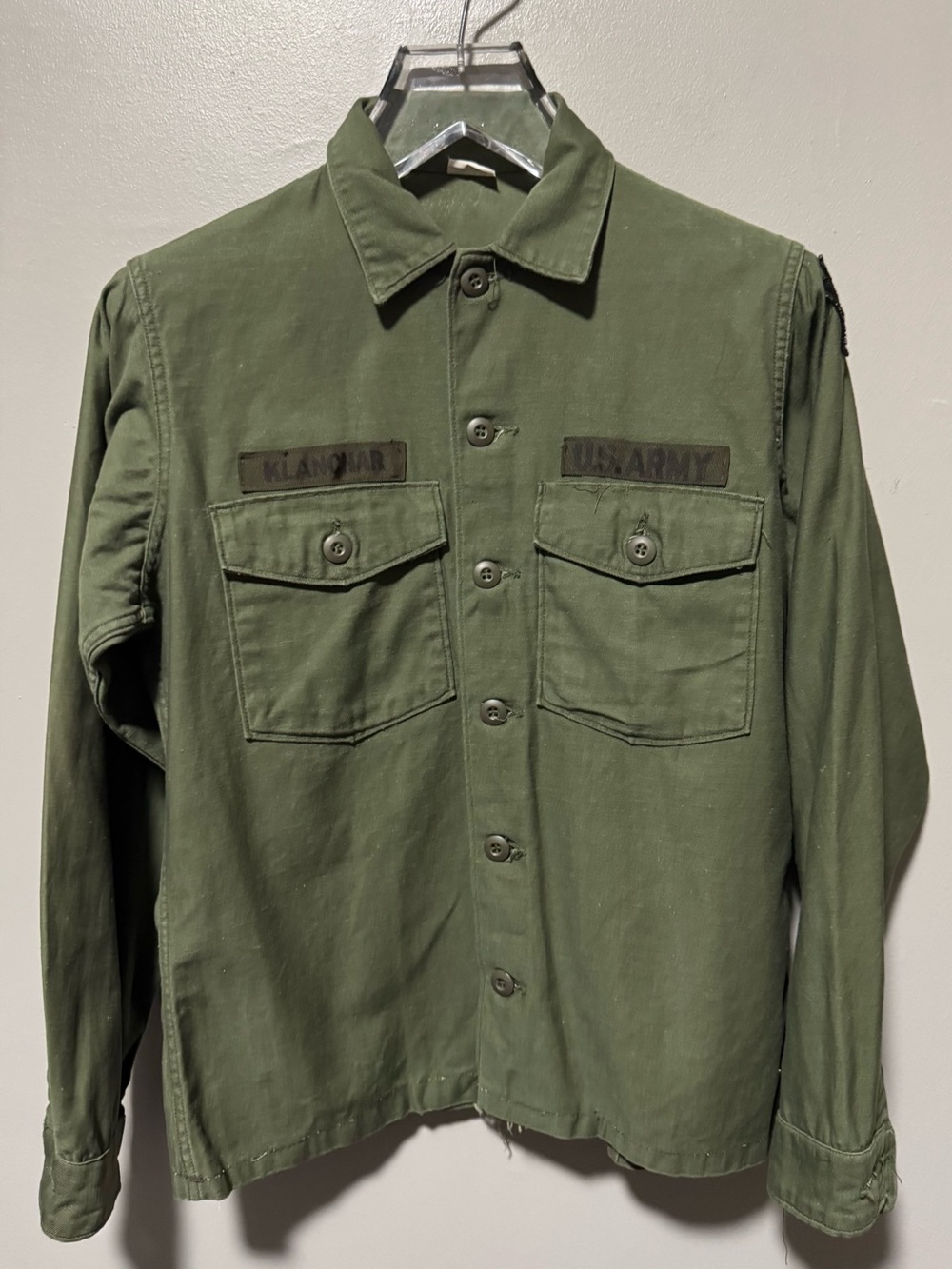 Vintage 1960s 70s US Army OG-107 Utility Shirt 15.5x33 Vietnam Era Patches